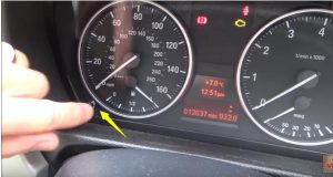 How to Reset Service Light for BMW 318i E92 2013 - Auto Repair ...