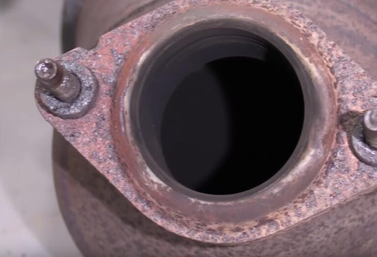 How to Diagnose Catalytic Converters When Check Engine Light Flashing