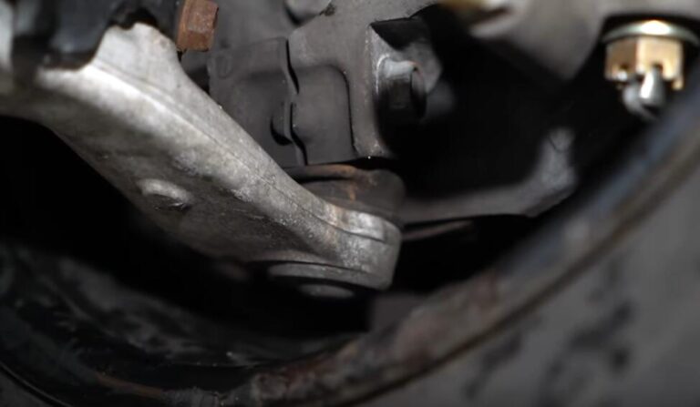 How To Diagnose Front And Ball Joints When Hear Wheel Clunking Noise 